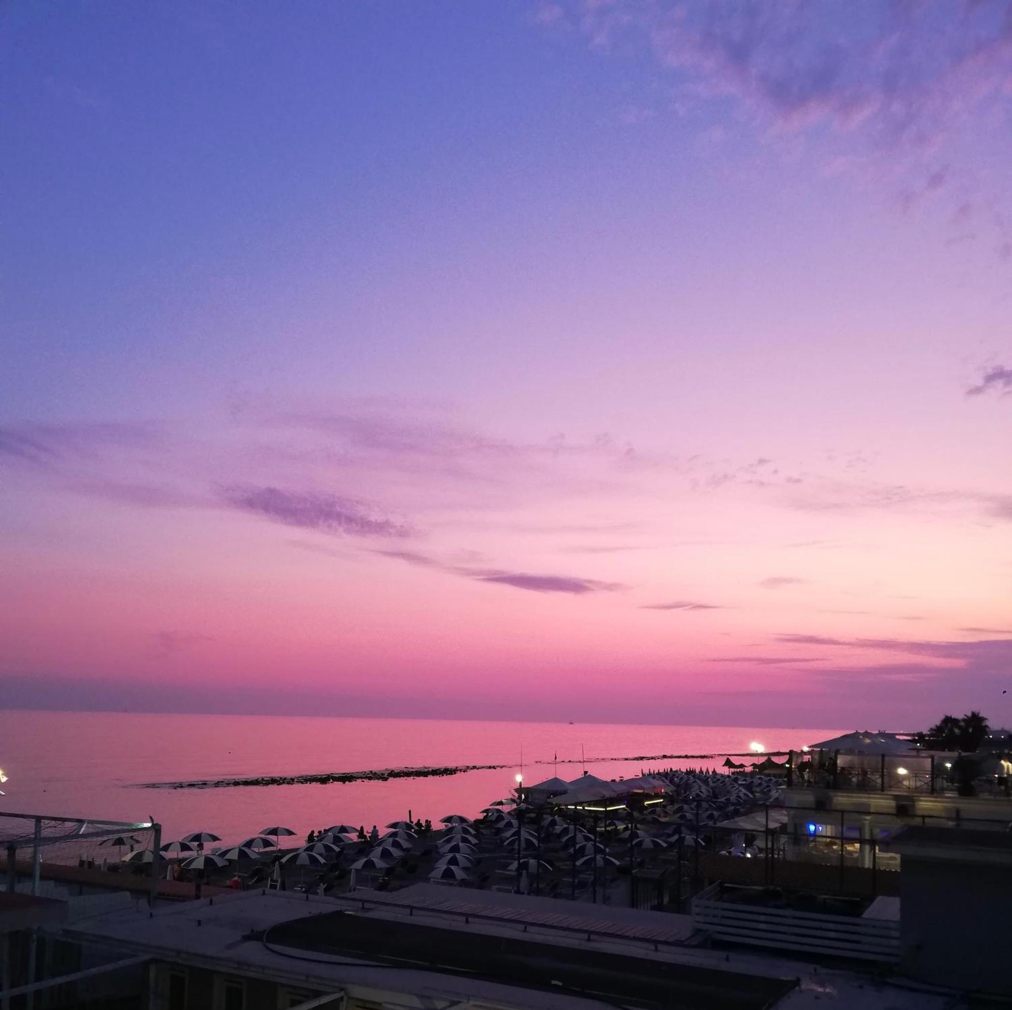 Lotus - Appartamento Sul Mare A Ostia Con Giardino Relax Exterior photo